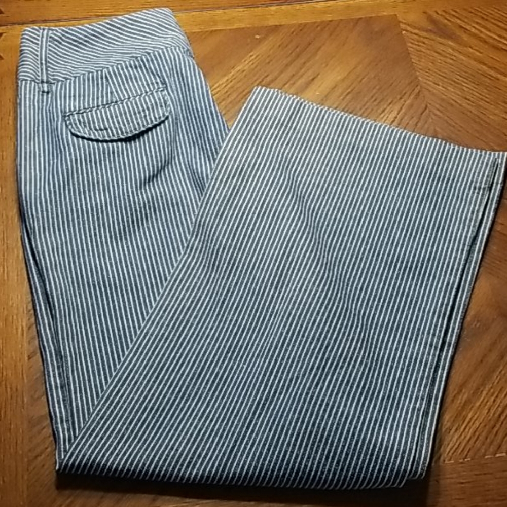 Larry Levine ladies pinstriped pants,  Sz 6.